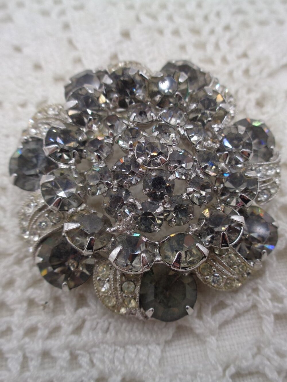 Vintage WEISS Smoky Gray & Clear RHINESTONE BROOCH